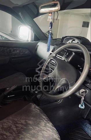 2002 Mitsubishi STORM 3.0 GLS (A) - 2