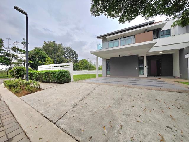 Estuari Gardens Double Storey Semi-D Corner 71x80 Renovated Furnished 1