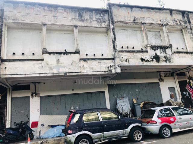 Bird Nest House For Sale in Kulai | 22x75 | Freehold 1