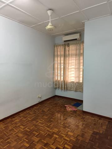 Medium Room @ Jalan Undan, Taman Perling (Toilet with heater, parking) 1