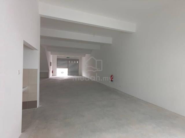 (Facing Mainroad) Bandar Putra @ Kulai Double Storey Shoplot For Rent 1