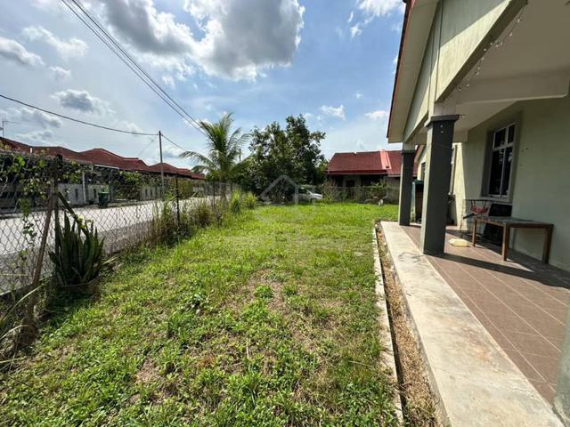 Ready to move in, wide extra land Corner lot 1