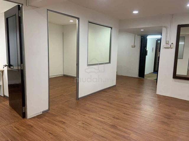 Renovated 2nd floor office 1 mins Walking to Sunway pyramid 4