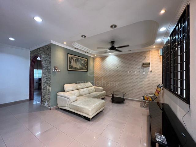 Taman Molek house for Rent 1