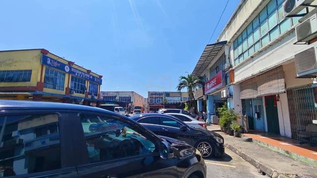 Double Storey Shoplot at Bandar Puteri Klang for Sale 1