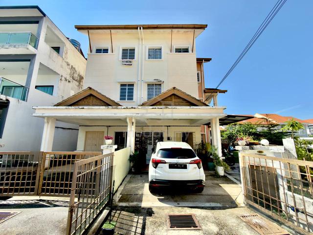 CHEAPEST END LOT🔥 3 Storey De Puncak Ukay Taman Ukay Perdana Ampang 1