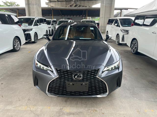 2021 Lexus IS300 Luxury 7km SRoof Vent & Heat 360 - 1