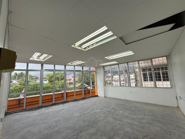 Taman Emas 1st floor Office cozy unit facing main rood emeral 9 1