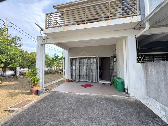 (CORNER LOT) Double Storey Taman Ixora Salak Tinggi Sepang 1