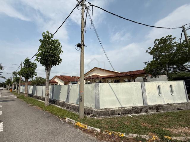 CORNER LOT | Single Storey Teres Taman Mayang Tanjong Karang For Sale 1