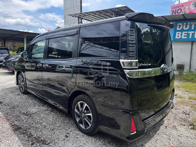 2021 Toyota VOXY 2.0 ZS KIRAMEKI 3 8-SEAT - 4