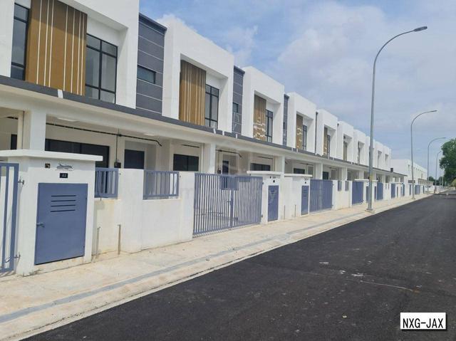 Batu Belah Brand New 2 Storey Terrace House for Sale at Klang 1
