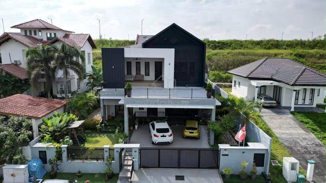 FULLY FURNISHED Bungalow House Putra Hill Residency Bandar Seri Putra 1
