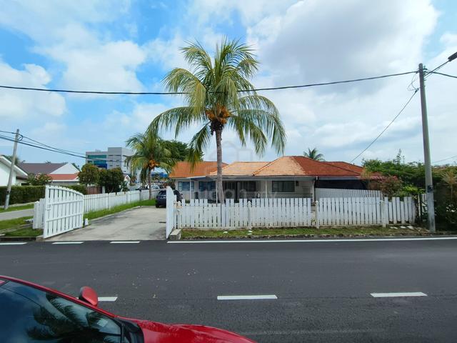 Jalan Temenggong Ahmad single storey semi D 4 bedroom corner lot unit 1