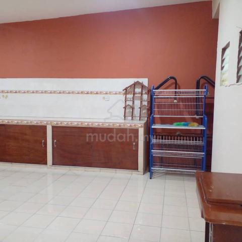 Huge 1tibgkat terrace sudah renovated habis, tak Ada downpayment give 2