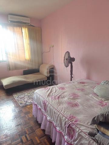 Female - Kuantan - Medium Bedroom For Rent 1