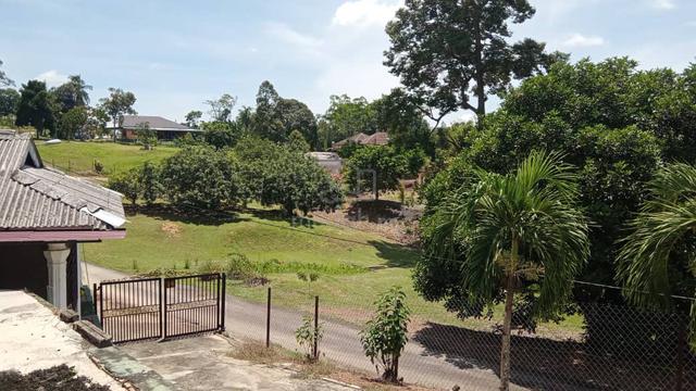 Tanah dan rumah untuk dijual 1