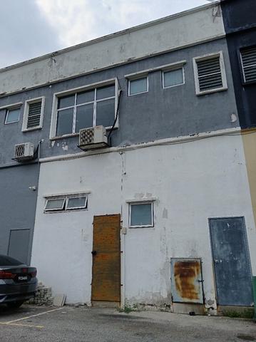 Prime shop (facing main road) for RENT in Dengkil Town 1