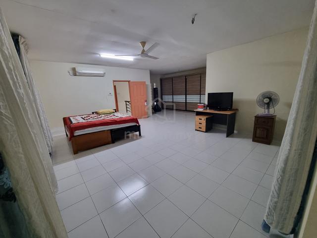 Master Room at TMN Suria Muafakat / Casa Impiana Beside EPIC, Larkin 1