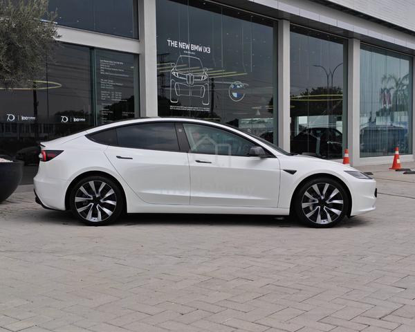 Tesla Model 3 Long Range AWD (2025) - 4