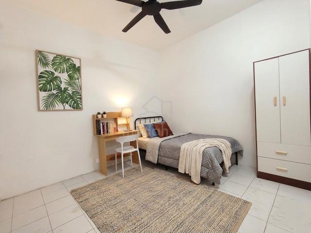 Landed Fully Furnished Unit, Near to Subang Airport, Near to MRT 1