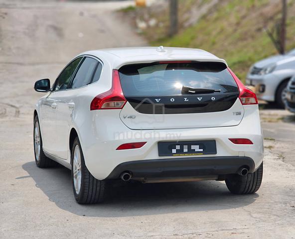 2017 Volvo V40 2.0 T5 FACELIFT🩵1 Year Warranty - 3