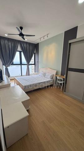 Danga Bay Master Room For Rent Bus to CIQ JB 1