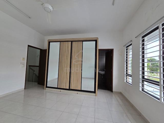 Rent Setia Alam Permai 3 2-Storey Terraced House, Partially Furnished 1