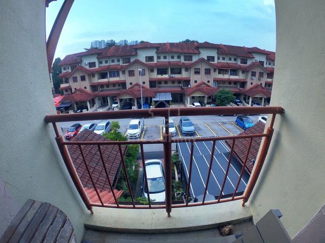 Well-maintained townhouse Villa Laman Tasik, Bandar Sri Permaisuri 1