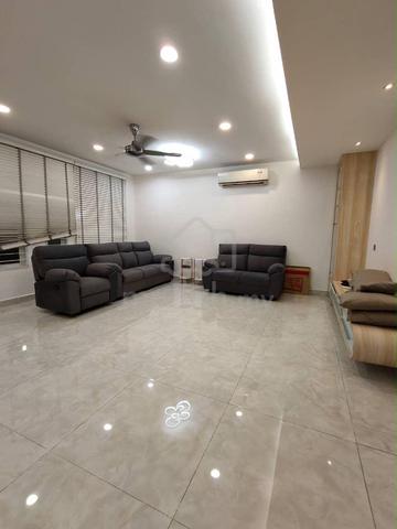 House For Rent / Taman Pelangi / 2 Storey Semi D / Jalan Jingga / Jb 1