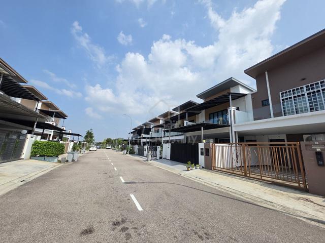 For Rent | Ulu Tiram, Bandar Cemerlang |2 Storey Terrace | 4Bed 4Bath 1
