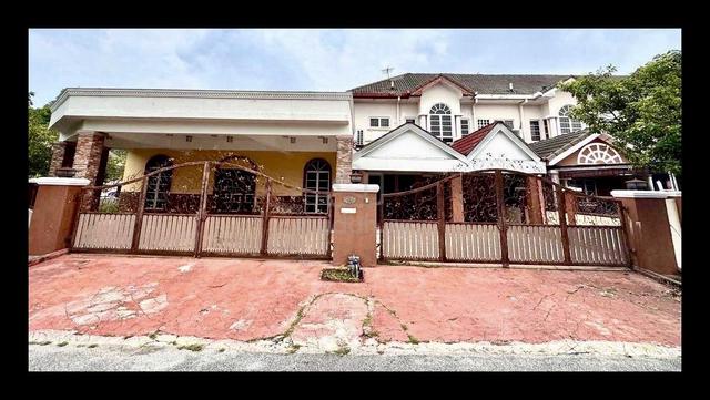 CORNER LOT š„ RENOVATED 2 Storey Jalan Suasana Bandar Tun Hussein Onn 1