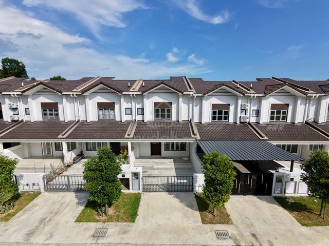 Camellia Double Storey House M Senyumia, Bdr Baru Salak Tinggi Sepang 1