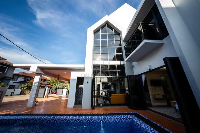 [CANTIK Modern Style ] Double Storey Bungalow Ayer Keroh Melaka 1