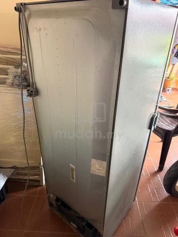 Refrigerator - photo 2 of 5
