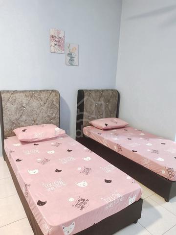 (Middle Room) 2 sharing, Furnish, AC, Private Bathroom di Bintang Maya 1