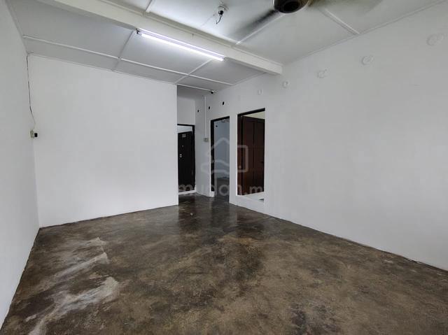 Petaling Jaya Seksyen 8 Single Storey Terrace House To Let 1