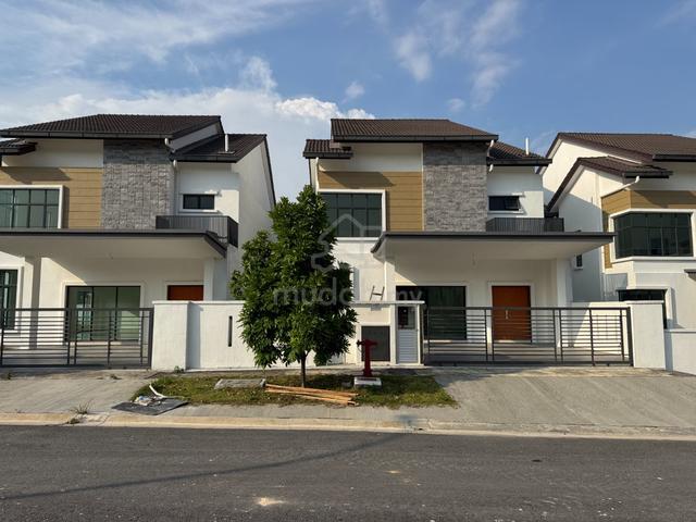 Full loan new 2 storey Bungalow seksyen u10 Shah Alam Bukit Jelutong 1