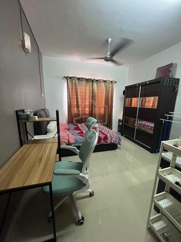 Master Room walking Distance to HSNZ 1