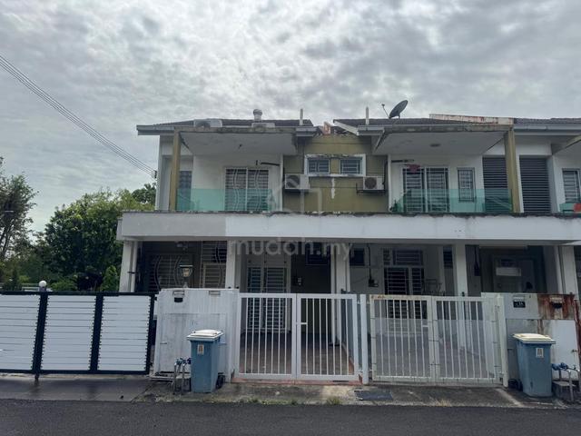 Bandar Saujana Putra Puchong, Corner Unit, Townhouse, Huge land area 1