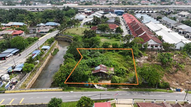 End Lot & Flat | Bungalow Land at Kampung Melayu Subang 1