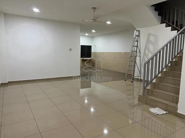 Andalas, Klang. (Gated Guarded!!) 5bed rooms Double storey house 25x75 1