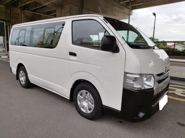 2015 Toyota Hiace 2.5 (M) Window Van 14 Seat - 1