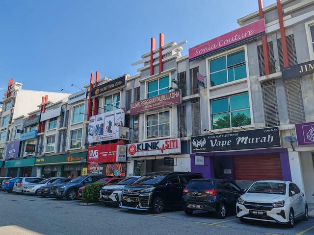 Shah Alam Seksyen 16 2nd floor shop for rent, hostel allowed 1