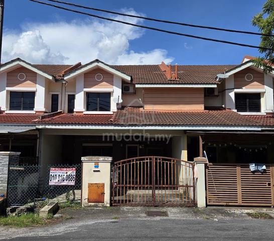 Cozy terrace for sale at Sungai Buloh Country Resort 1