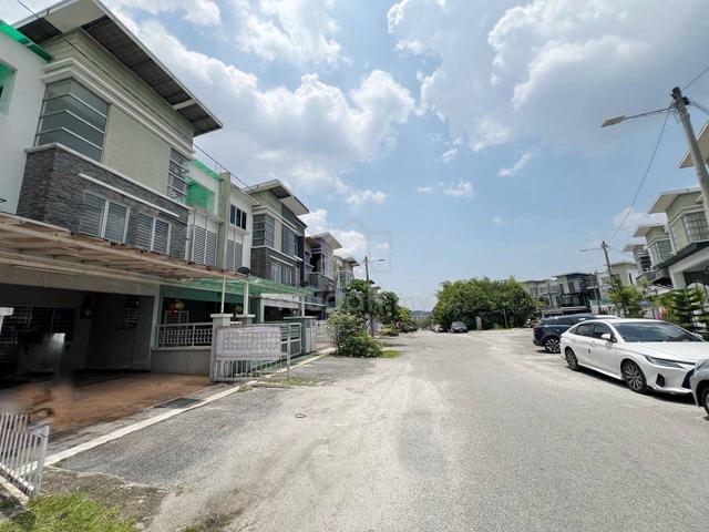 FACING OPEN 3 Storey Terrace House Taman Sri Putra Sungai Buloh 1