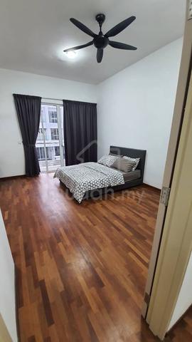 Master Room With Private Bathroom Attached. 1