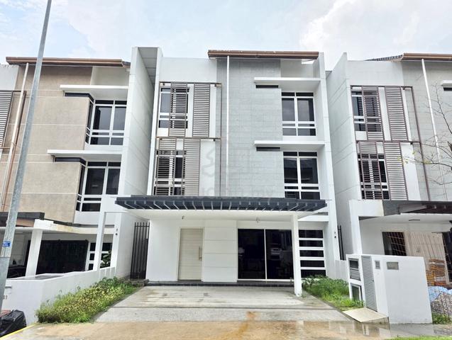 REFURBISHED 2.5 Storey Hyperlink Duta Villa, Presint 14, Putrajaya 1