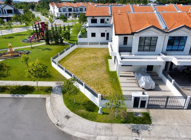 HUGE CORNER LOT Double Storey Kasih Residence Setia Alam Sari Bangi 1