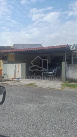 Rumah Untuk Disewa, Desa Merpati Pekan Salak 1